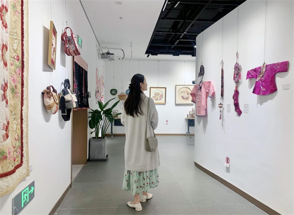 “时代绣娘”南京编织绣民间艺术作品展在南京隆重开幕
